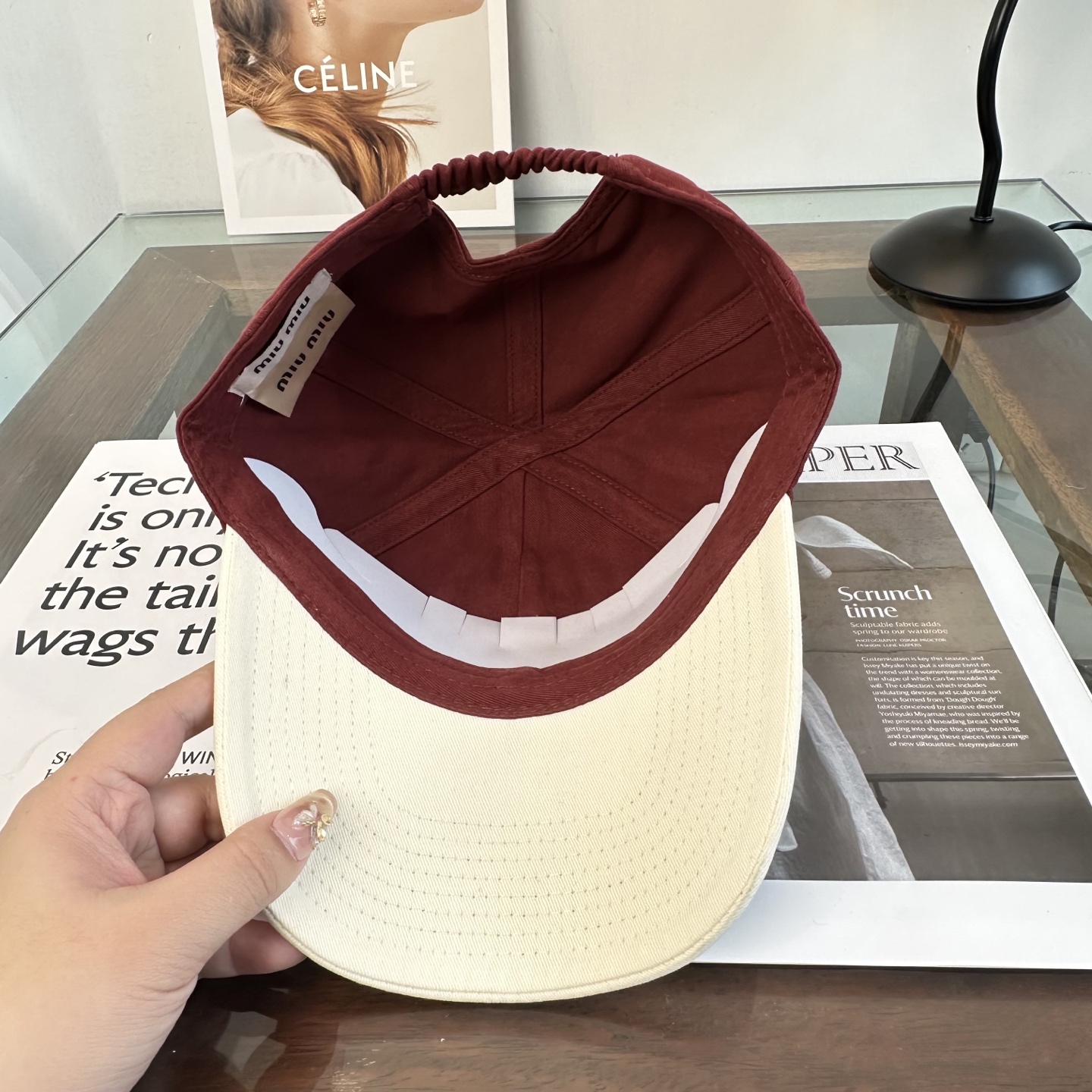 缪缪miumiu 棒球帽 简单休闲风的棒球帽 减龄百搭 适配度很高！简单随性~出街拍照拗造型非常加分~男