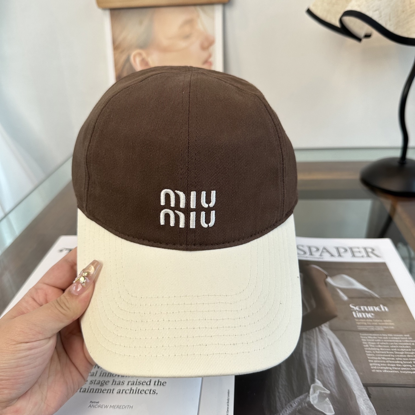 缪缪miumiu 棒球帽 简单休闲风的棒球帽 减龄百搭 适配度很高！简单随性~出街拍照拗造型非常加分~男