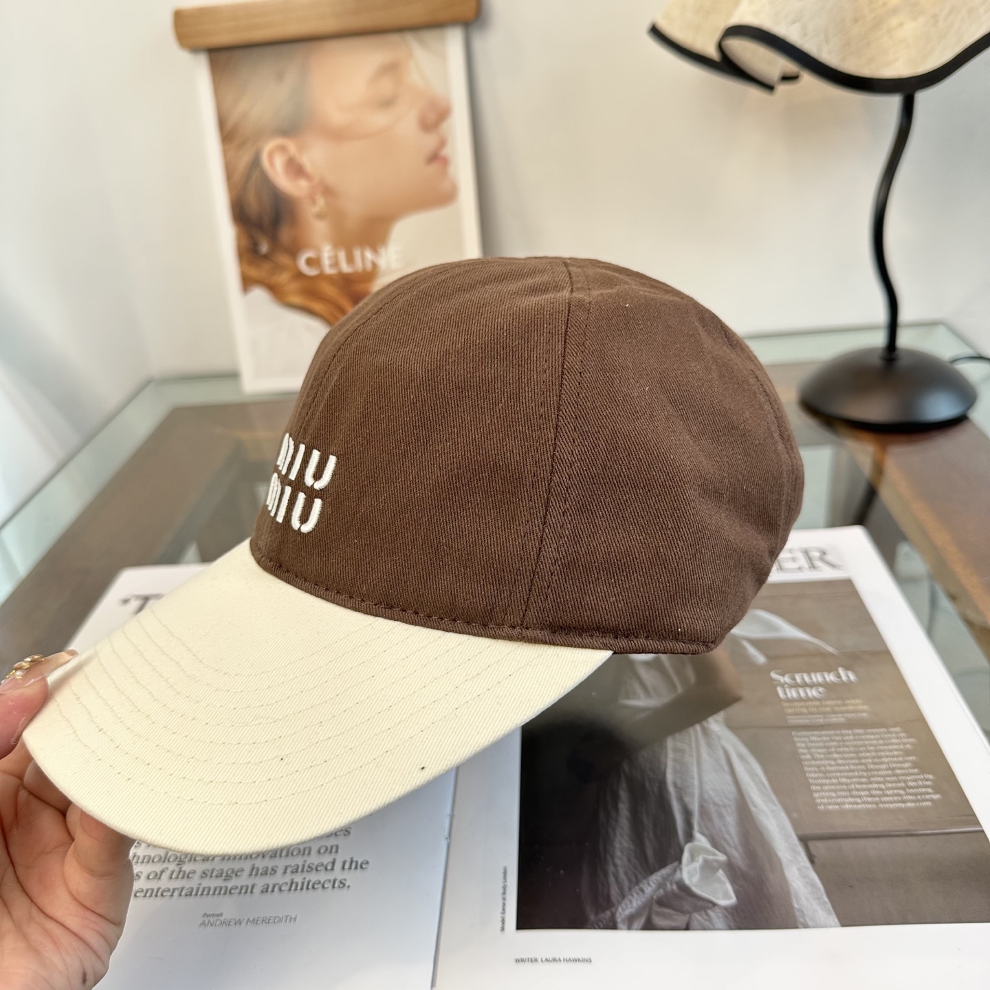 缪缪miumiu 棒球帽 简单休闲风的棒球帽 减龄百搭 适配度很高！简单随性~出街拍照拗造型非常加分~男