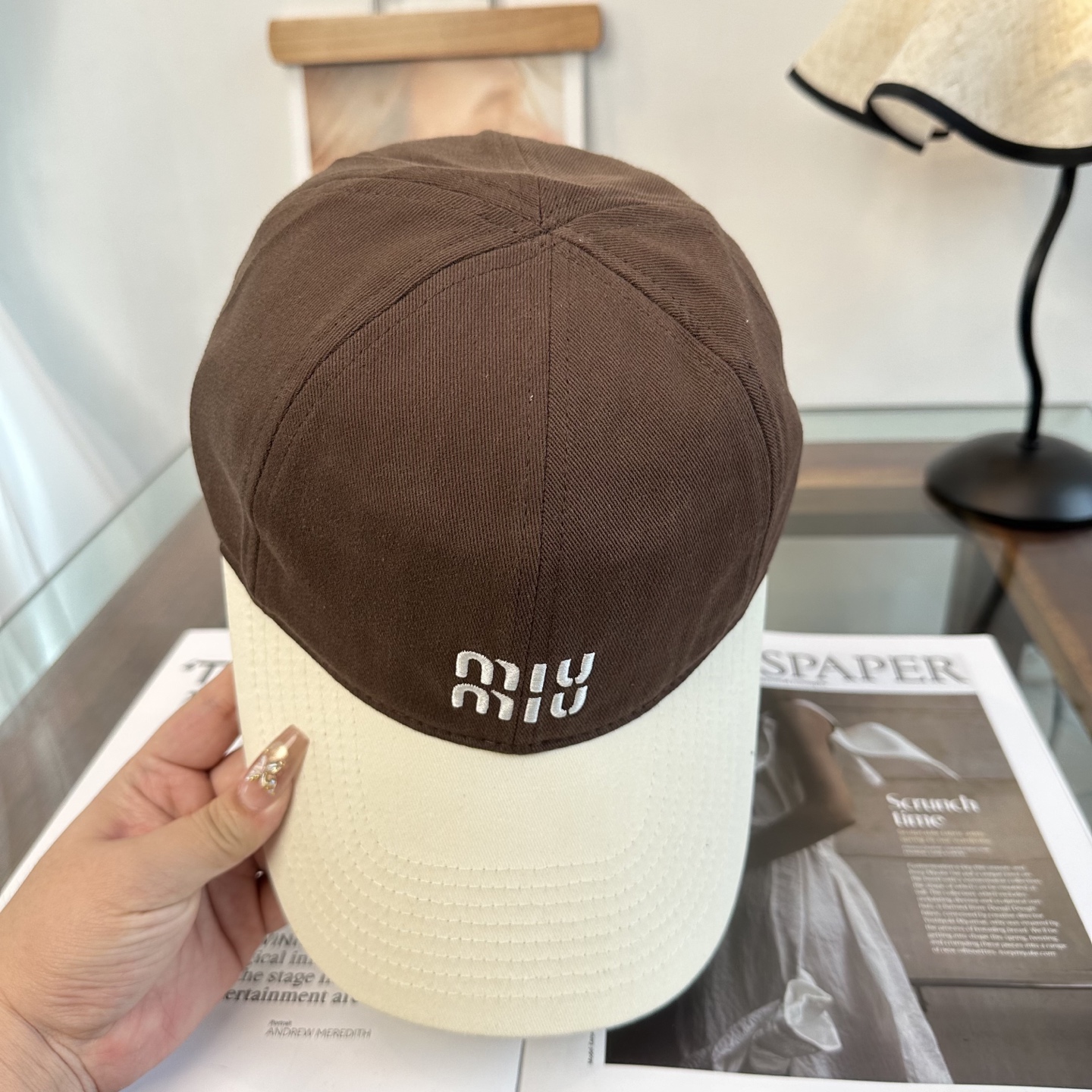 缪缪miumiu 棒球帽 简单休闲风的棒球帽 减龄百搭 适配度很高！简单随性~出街拍照拗造型非常加分~男