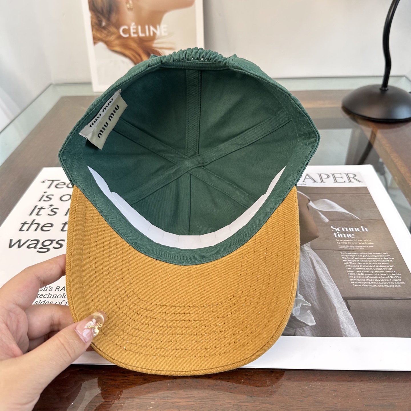 缪缪miumiu 棒球帽 简单休闲风的棒球帽 减龄百搭 适配度很高！简单随性~出街拍照拗造型非常加分~男