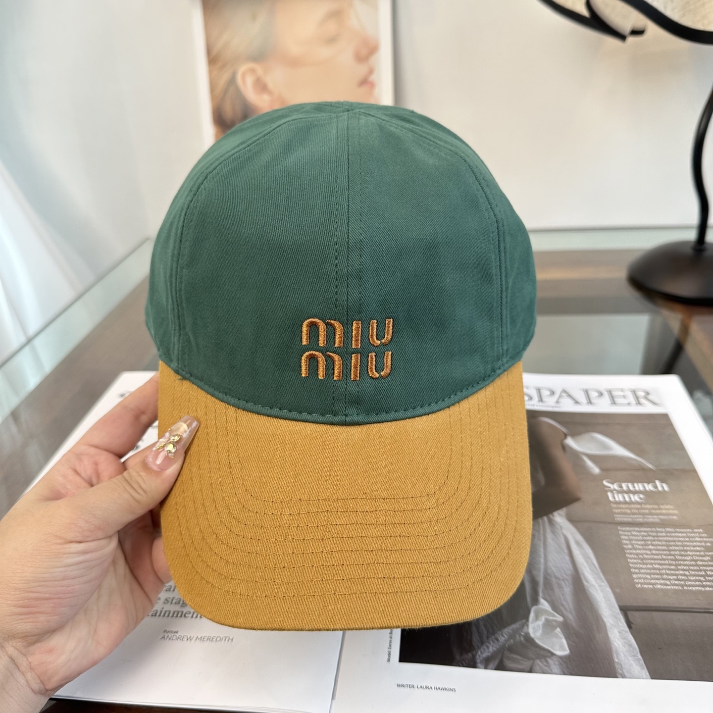 缪缪miumiu 棒球帽 简单休闲风的棒球帽 减龄百搭 适配度很高！简单随性~出街拍照拗造型非常加分~男