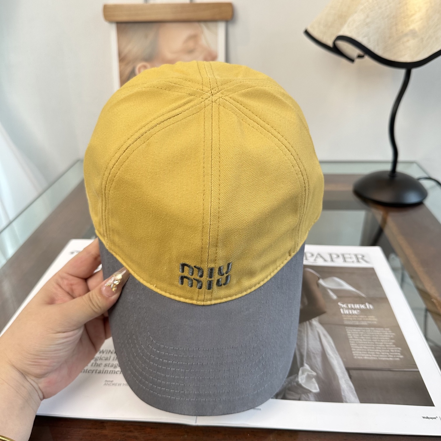 缪缪miumiu 棒球帽 简单休闲风的棒球帽 减龄百搭 适配度很高！简单随性~出街拍照拗造型非常加分~男