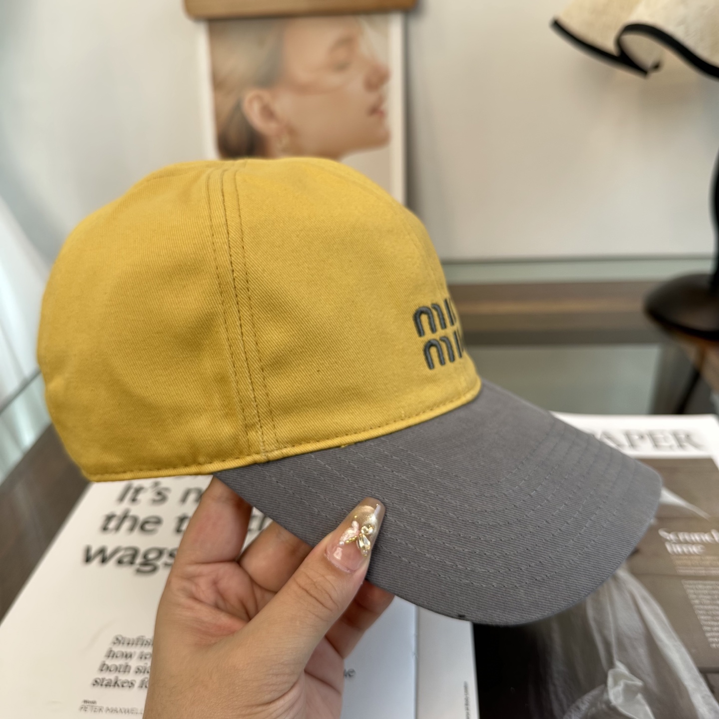 缪缪miumiu 棒球帽 简单休闲风的棒球帽 减龄百搭 适配度很高！简单随性~出街拍照拗造型非常加分~男