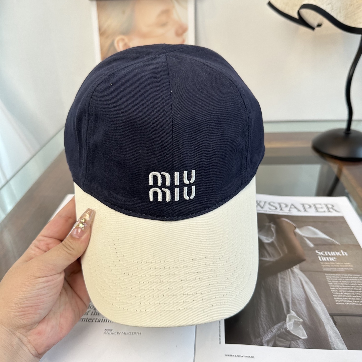 缪缪miumiu 棒球帽 简单休闲风的棒球帽 减龄百搭 适配度很高！简单随性~出街拍照拗造型非常加分~男