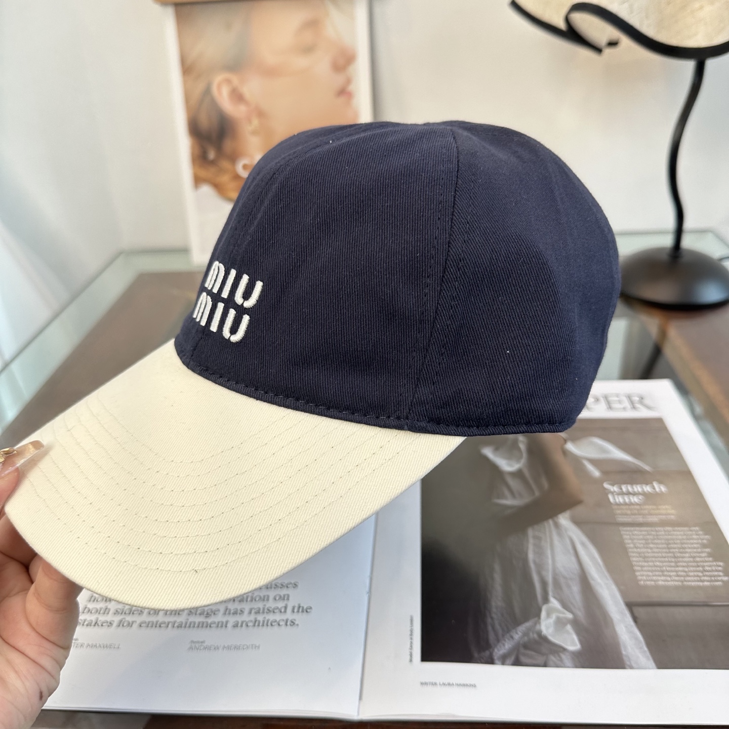 缪缪miumiu 棒球帽 简单休闲风的棒球帽 减龄百搭 适配度很高！简单随性~出街拍照拗造型非常加分~男