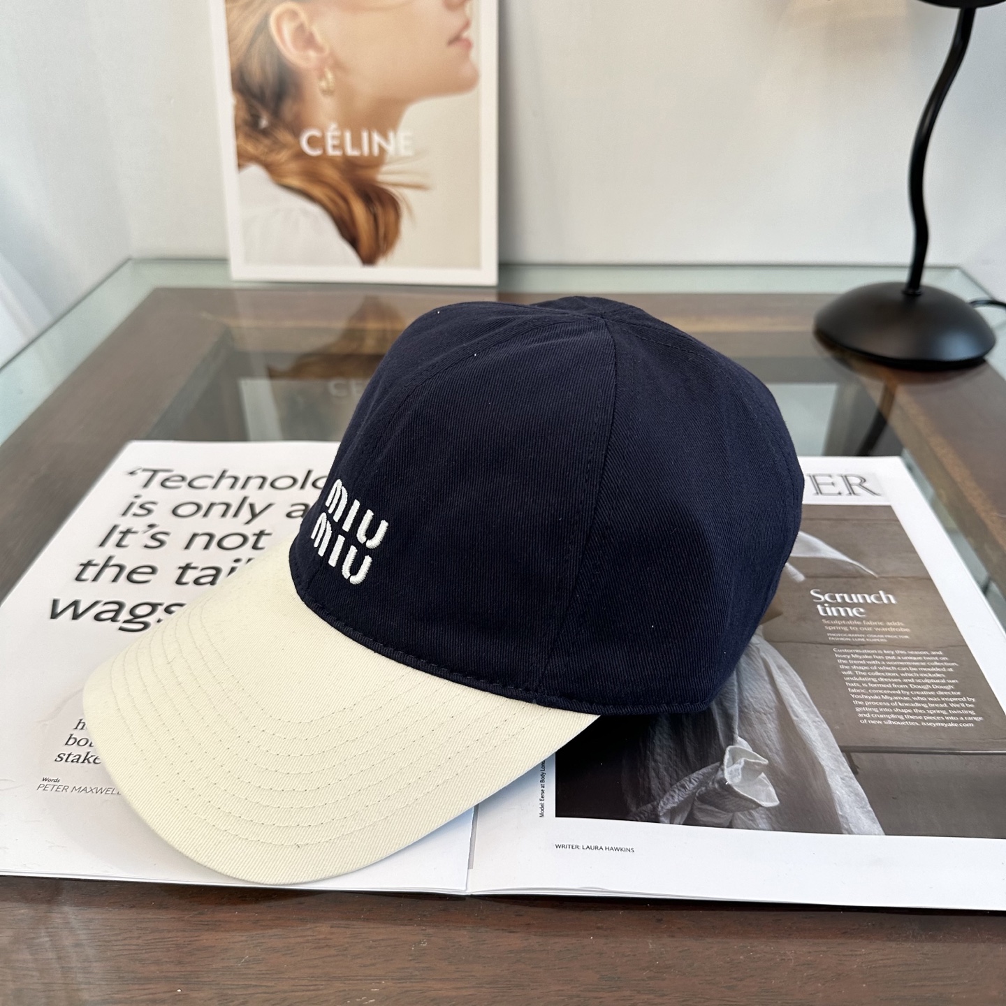 缪缪miumiu 棒球帽 简单休闲风的棒球帽 减龄百搭 适配度很高！简单随性~出街拍照拗造型非常加分~男