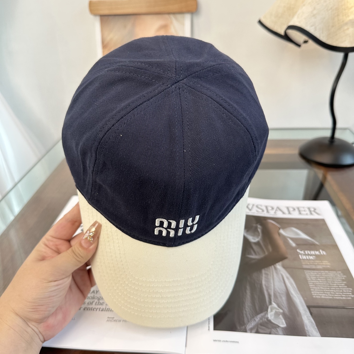 缪缪miumiu 棒球帽 简单休闲风的棒球帽 减龄百搭 适配度很高！简单随性~出街拍照拗造型非常加分~男