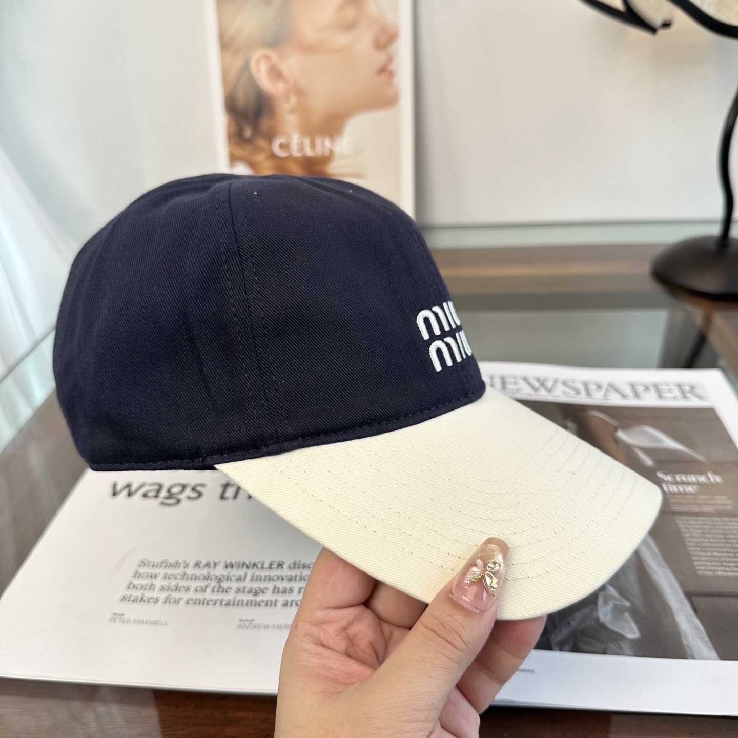 缪缪miumiu 棒球帽 简单休闲风的棒球帽 减龄百搭 适配度很高！简单随性~出街拍照拗造型非常加分~男