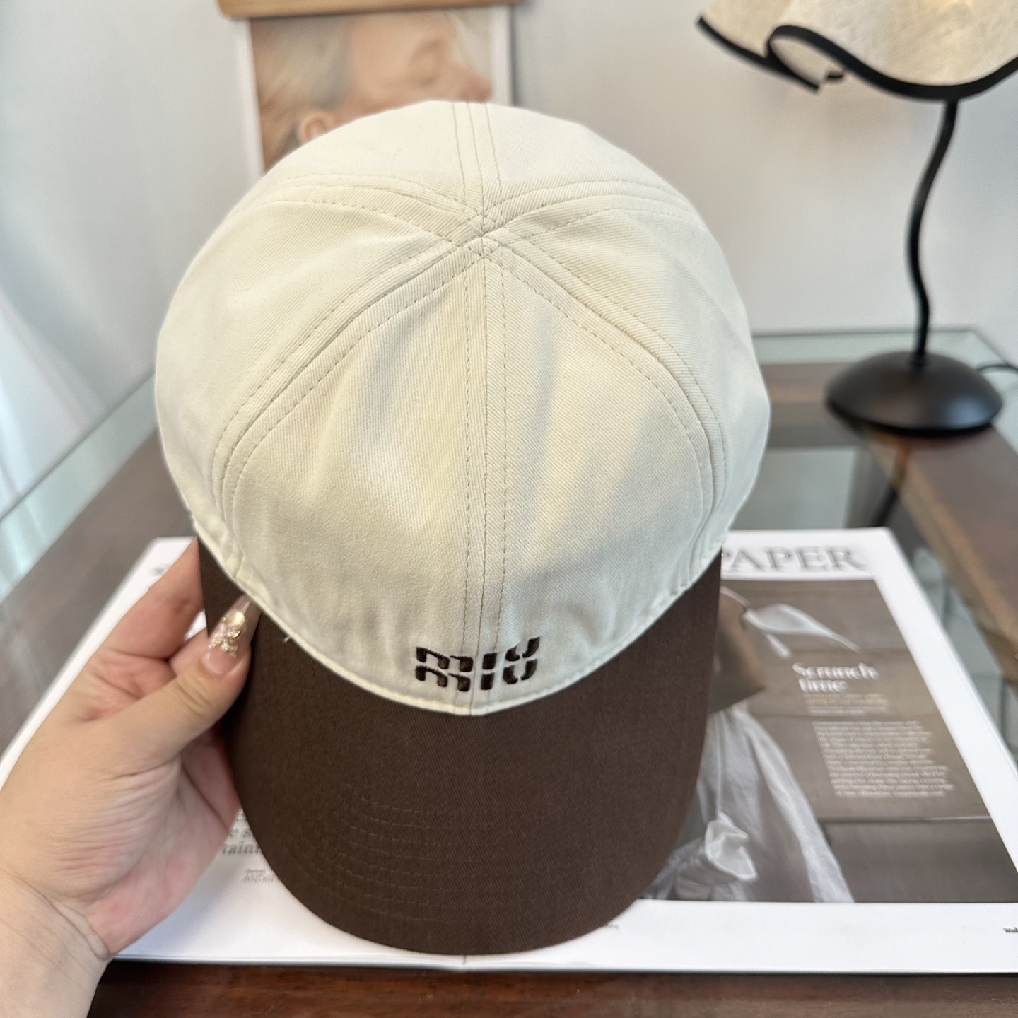 缪缪miumiu 棒球帽 简单休闲风的棒球帽 减龄百搭 适配度很高！简单随性~出街拍照拗造型非常加分~男