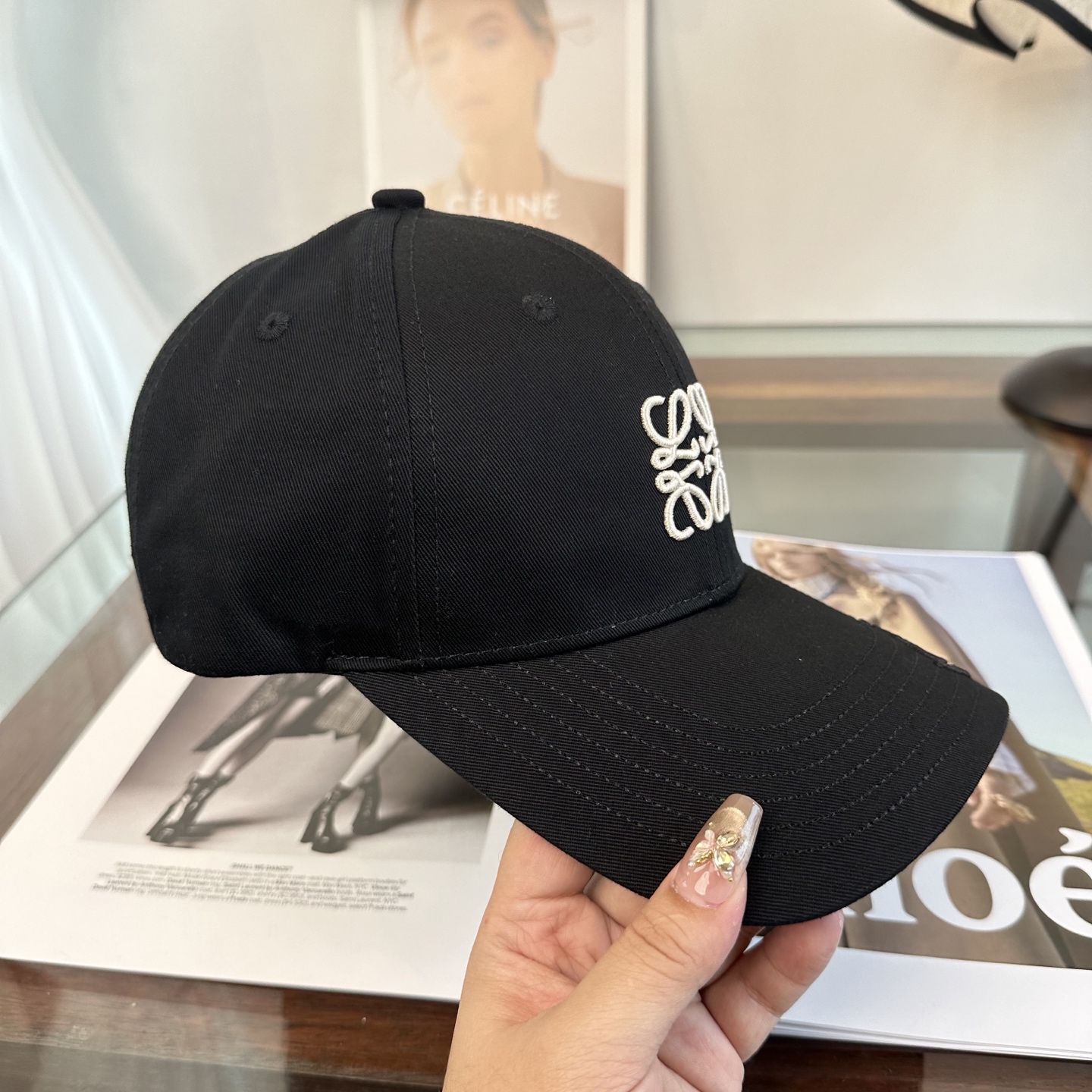 LOEWE【罗意威】新款刺绣棒球帽，专柜同步出货，大牌款超好搭配，赶紧入手