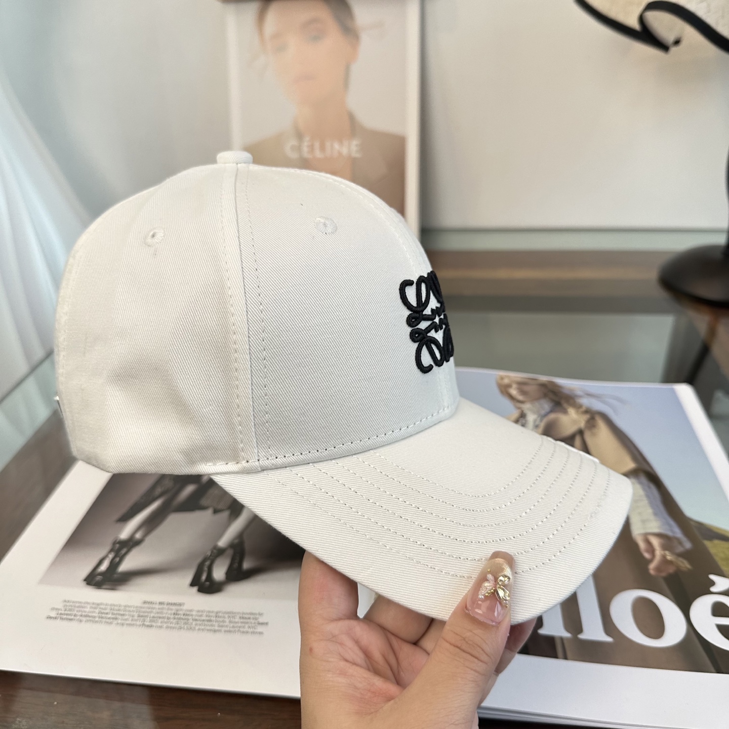 LOEWE【罗意威】新款刺绣棒球帽，专柜同步出货，大牌款超好搭配，赶紧入手