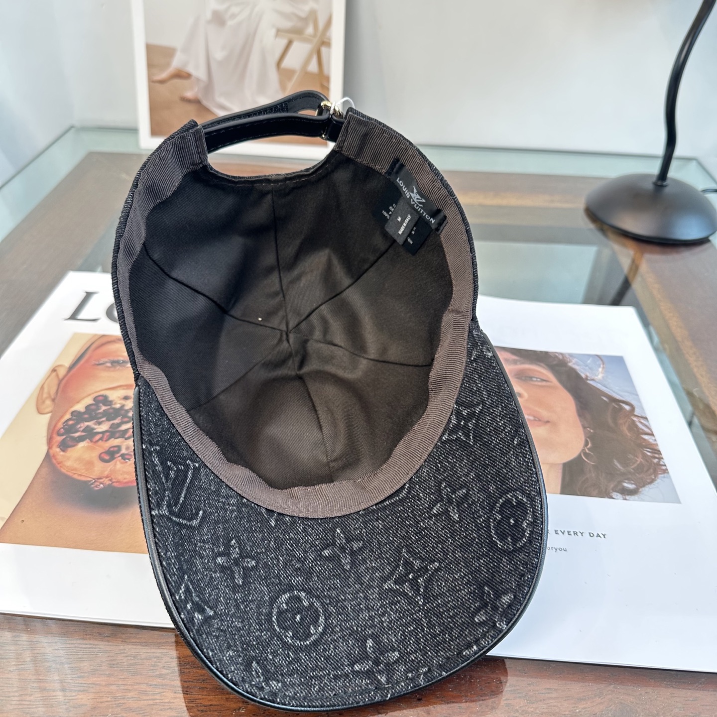 🧢路易威登棒球帽 LouisVuitton😍新款LV棒球帽，重工打造♥️高端大气，百搭款🤗男女通用！