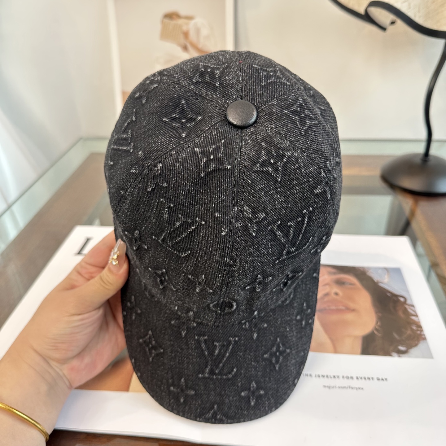 🧢路易威登棒球帽 LouisVuitton😍新款LV棒球帽，重工打造♥️高端大气，百搭款🤗男女通用！