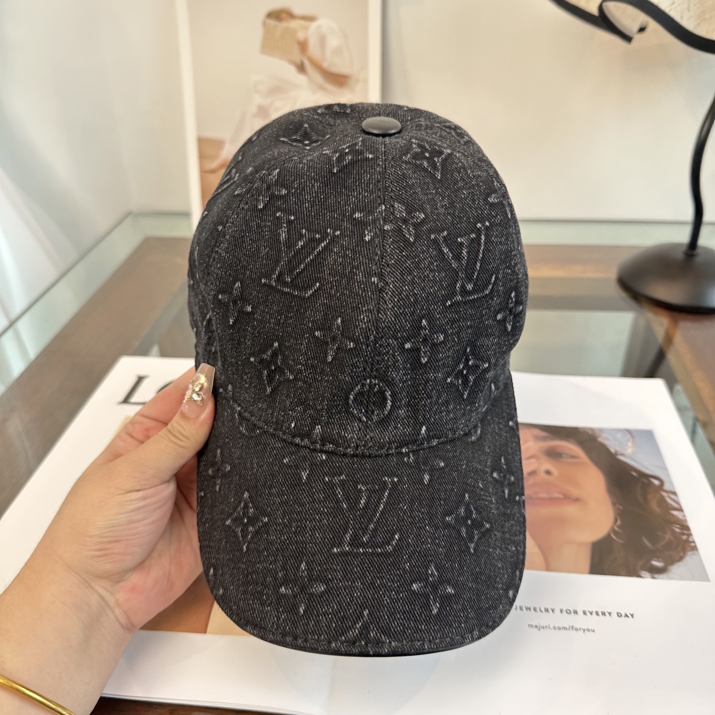 🧢路易威登棒球帽 LouisVuitton😍新款LV棒球帽，重工打造♥️高端大气，百搭款🤗男女通用！