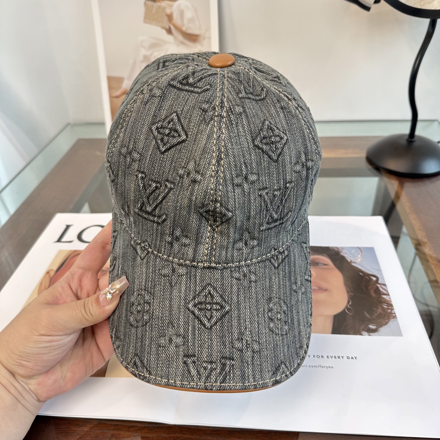 🧢路易威登棒球帽 LouisVuitton😍新款LV棒球帽，重工打造♥️高端大气，百搭款🤗男女通用！