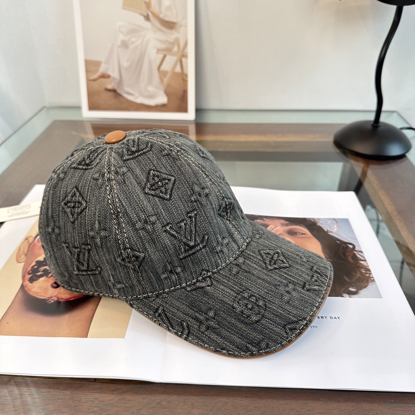 🧢路易威登棒球帽 LouisVuitton😍新款LV棒球帽，重工打造♥️高端大气，百搭款🤗男女通用！