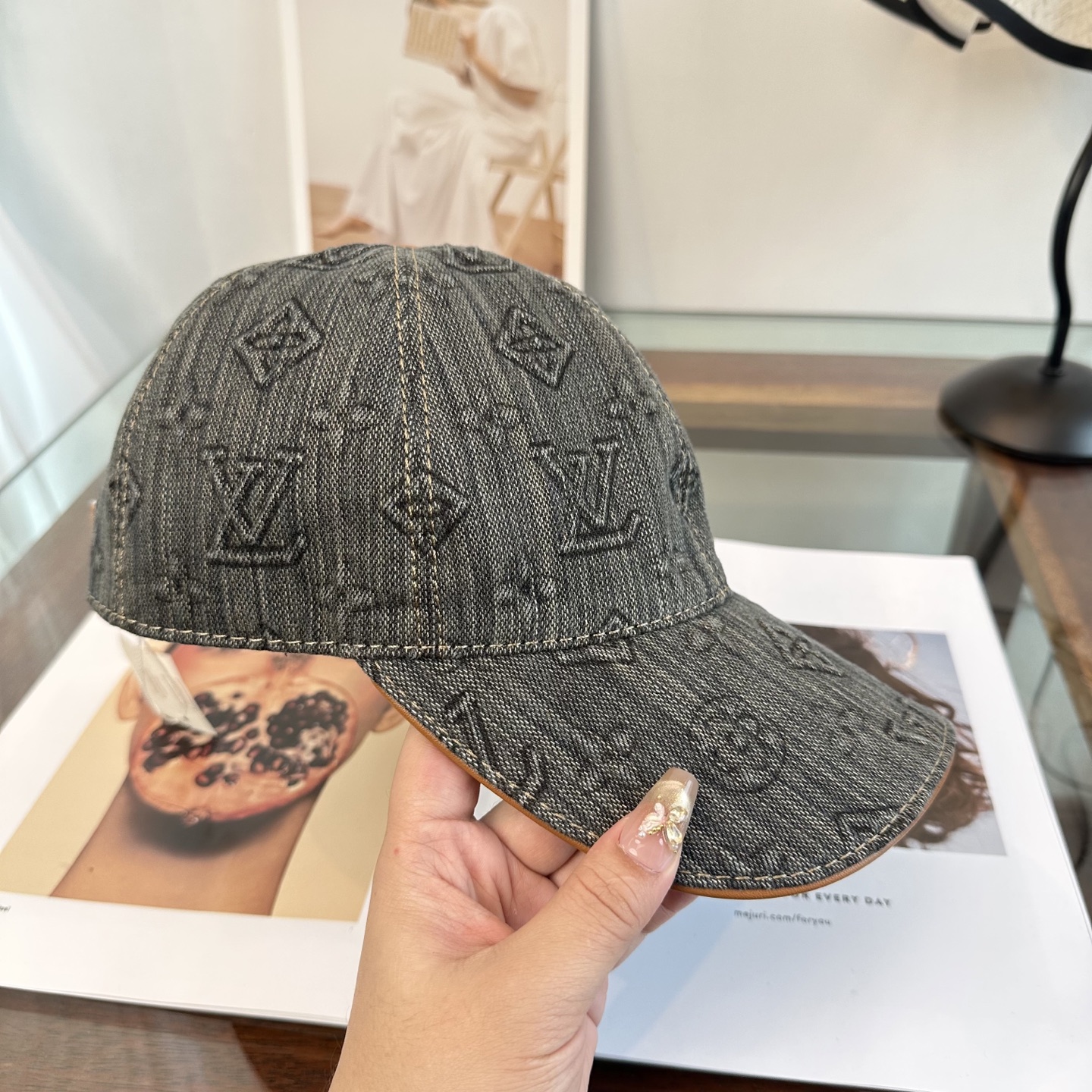 🧢路易威登棒球帽 LouisVuitton😍新款LV棒球帽，重工打造♥️高端大气，百搭款🤗男女通用！