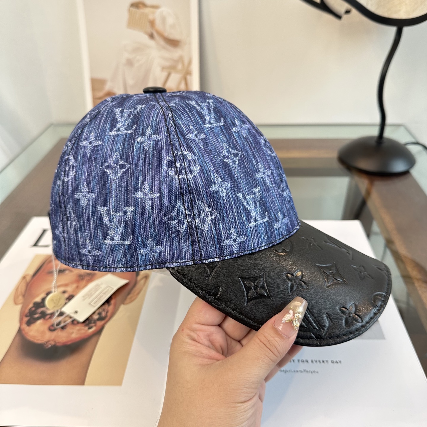 🧢路易威登棒球帽 LouisVuitton😍新款LV棒球帽，重工打造♥️高端大气，百搭款🤗男女通用！
