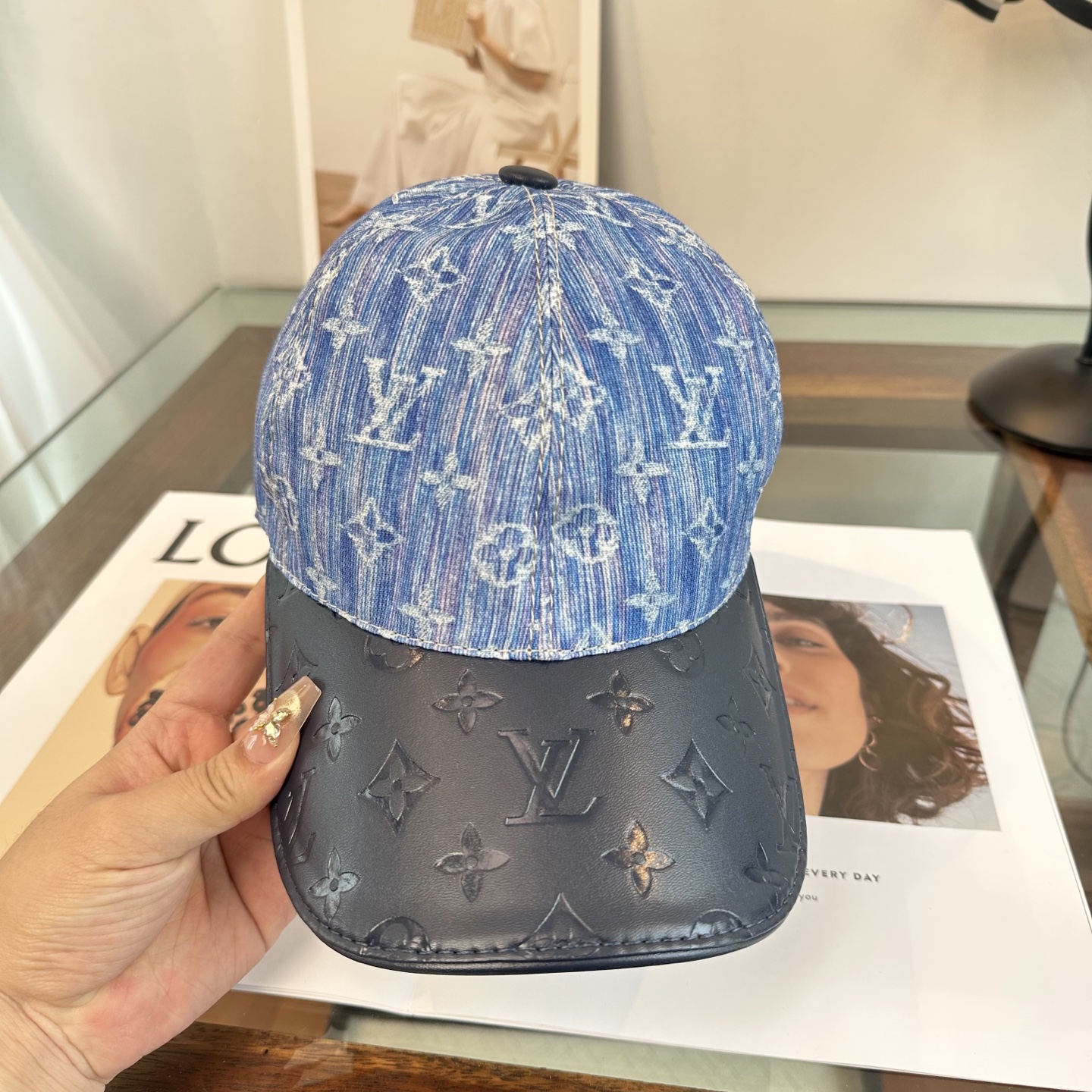🧢路易威登棒球帽 LouisVuitton😍新款LV棒球帽，重工打造♥️高端大气，百搭款🤗男女通用！