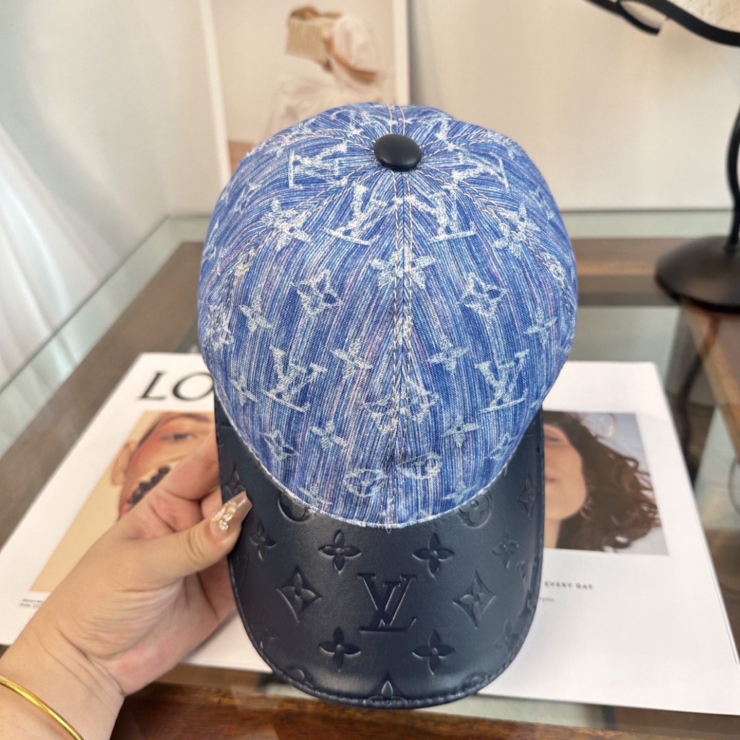 🧢路易威登棒球帽 LouisVuitton😍新款LV棒球帽，重工打造♥️高端大气，百搭款🤗男女通用！