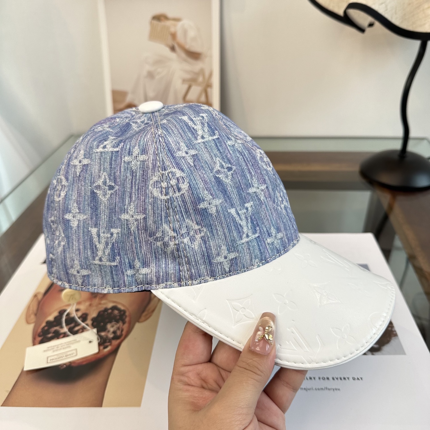 🧢路易威登棒球帽 LouisVuitton😍新款LV棒球帽，重工打造♥️高端大气，百搭款🤗男女通用！