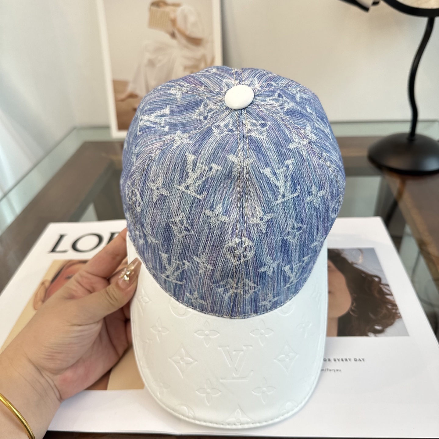 🧢路易威登棒球帽 LouisVuitton😍新款LV棒球帽，重工打造♥️高端大气，百搭款🤗男女通用！