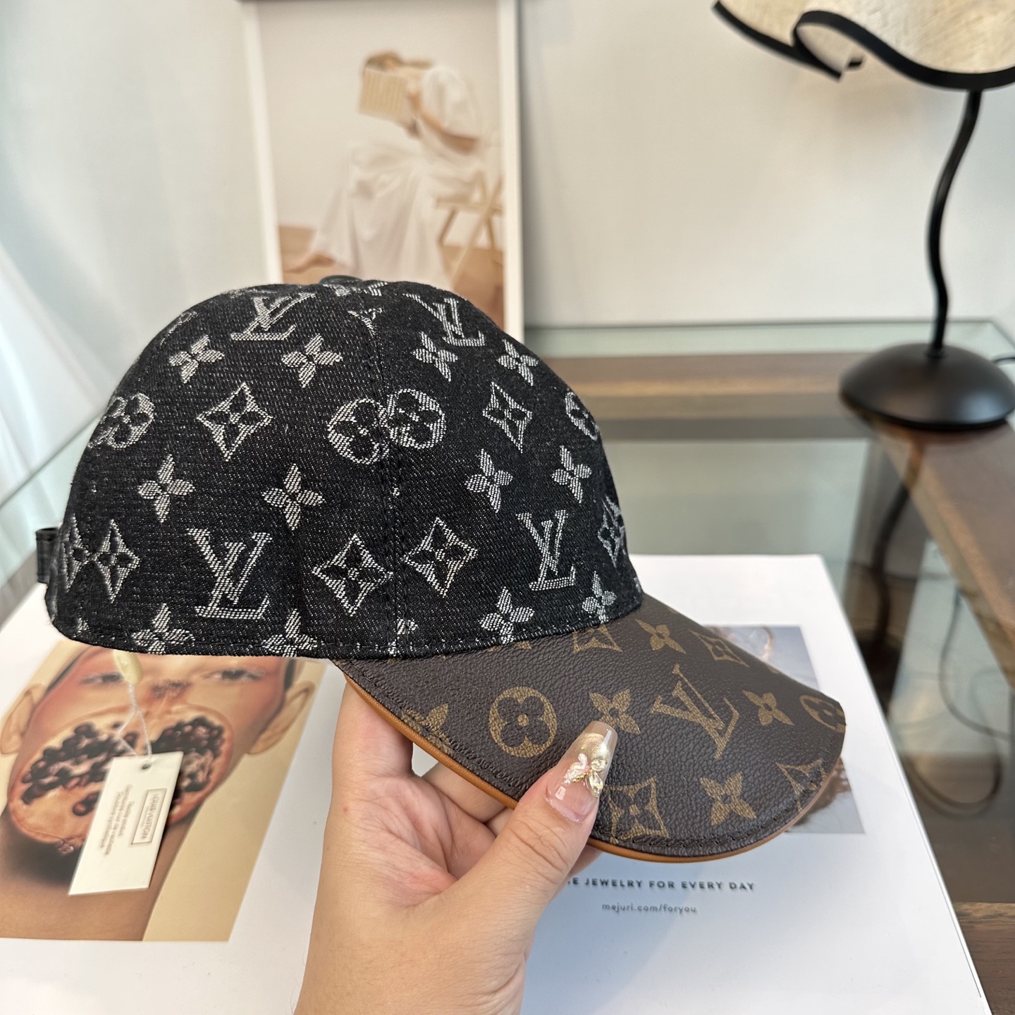 🧢路易威登棒球帽 LouisVuitton😍新款LV棒球帽，重工打造♥️高端大气，百搭款🤗男女通用！