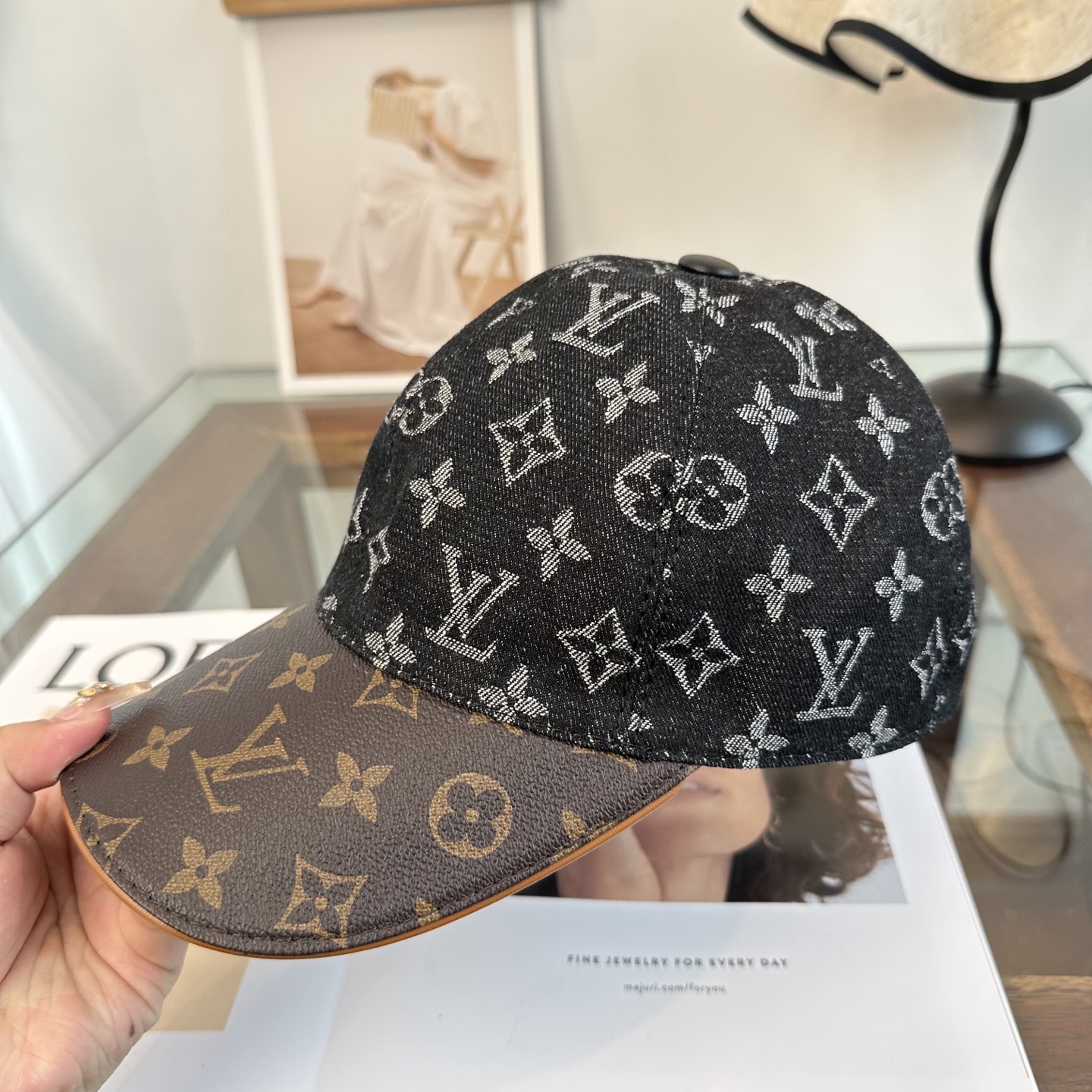 🧢路易威登棒球帽 LouisVuitton😍新款LV棒球帽，重工打造♥️高端大气，百搭款🤗男女通用！