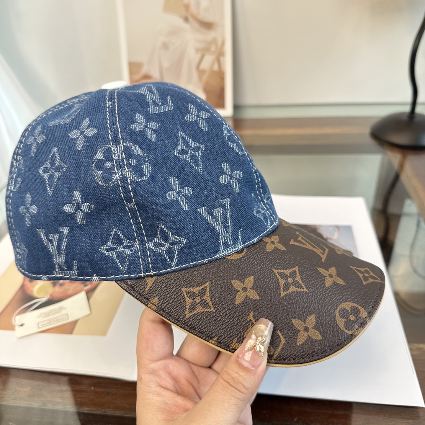 🧢路易威登棒球帽 LouisVuitton😍新款LV棒球帽，重工打造♥️高端大气，百搭款🤗男女通用！
