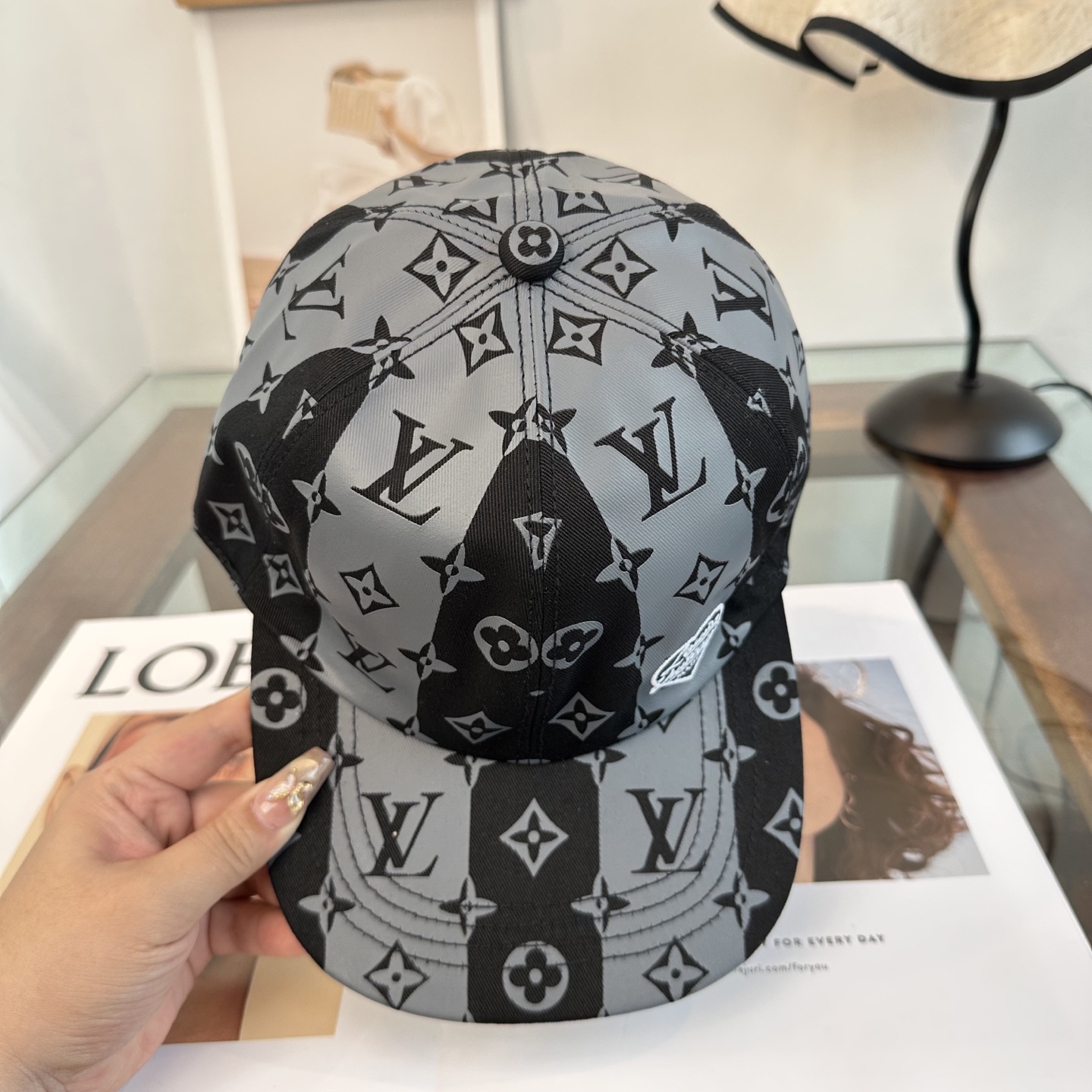 🧢路易威登棒球帽 LouisVuitton😍新款LV棒球帽，重工打造♥️高端大气，百搭款🤗男女通用！