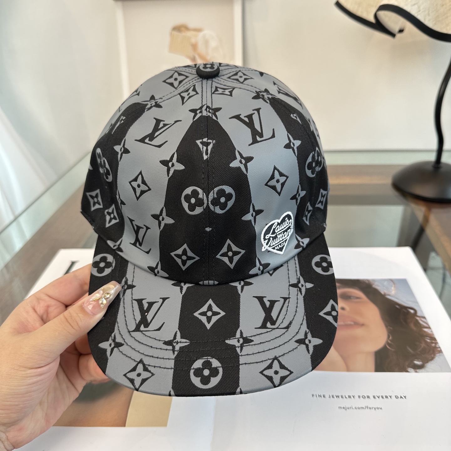 🧢路易威登棒球帽 LouisVuitton😍新款LV棒球帽，重工打造♥️高端大气，百搭款🤗男女通用！
