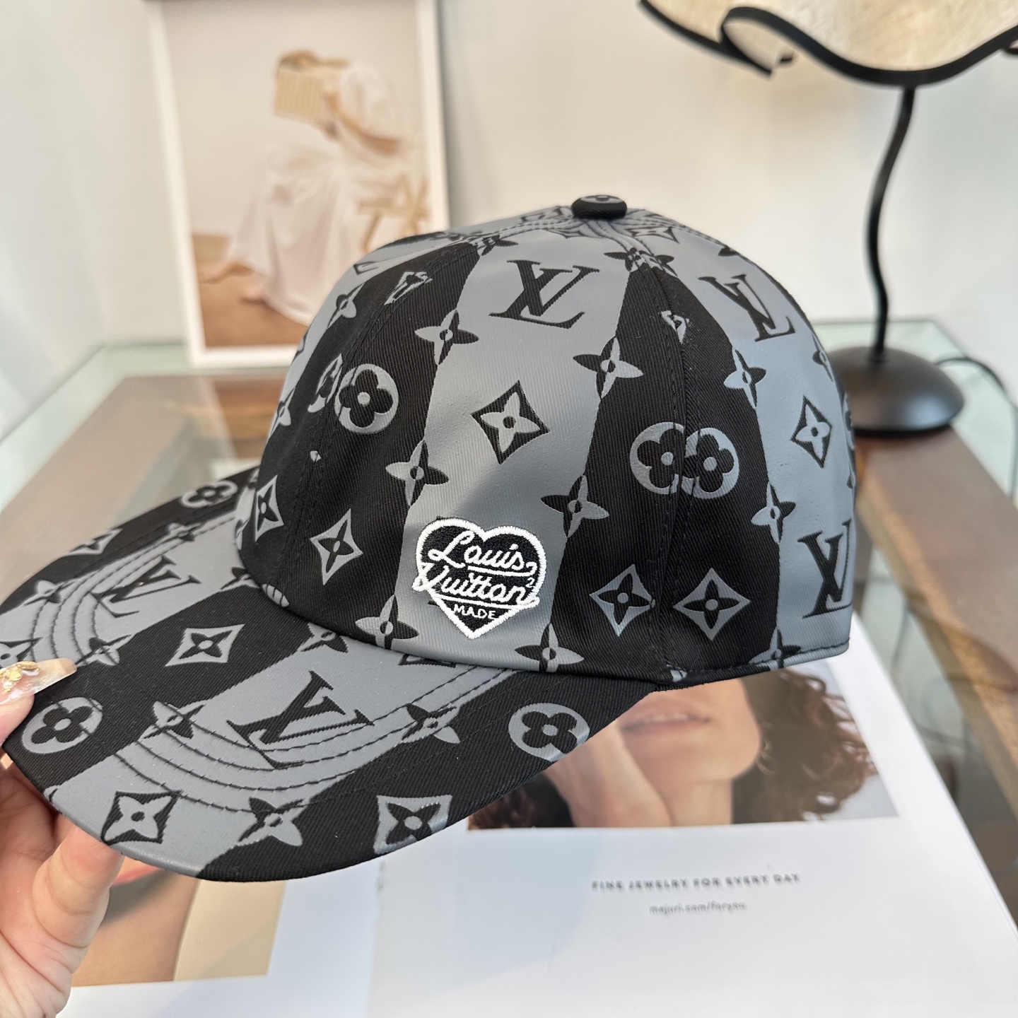 🧢路易威登棒球帽 LouisVuitton😍新款LV棒球帽，重工打造♥️高端大气，百搭款🤗男女通用！