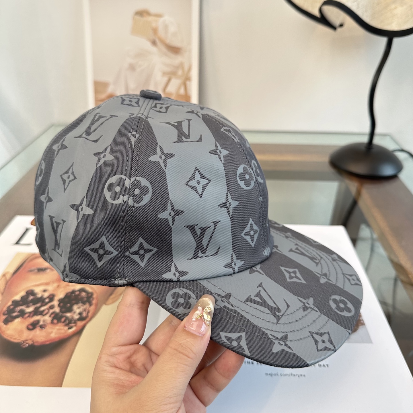 🧢路易威登棒球帽 LouisVuitton😍新款LV棒球帽，重工打造♥️高端大气，百搭款🤗男女通用！