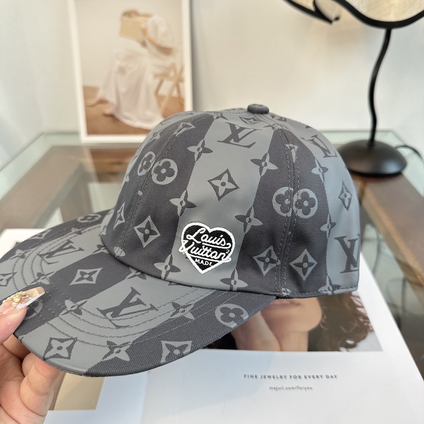 🧢路易威登棒球帽 LouisVuitton😍新款LV棒球帽，重工打造♥️高端大气，百搭款🤗男女通用！