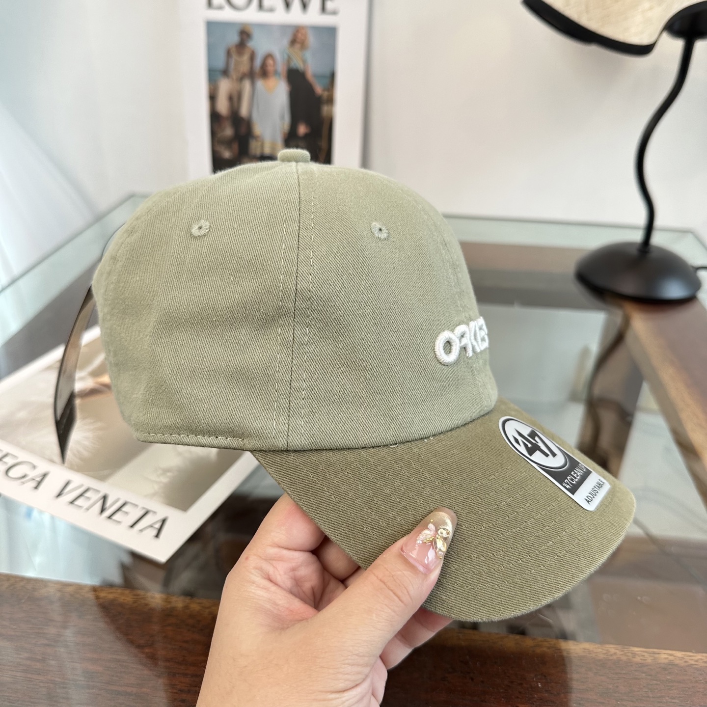 潮牌棒球帽 简单休闲风的棒球帽 减龄百搭 适配度很高！简单随性~出街拍照拗造型非常加分~男女同款 随意搭