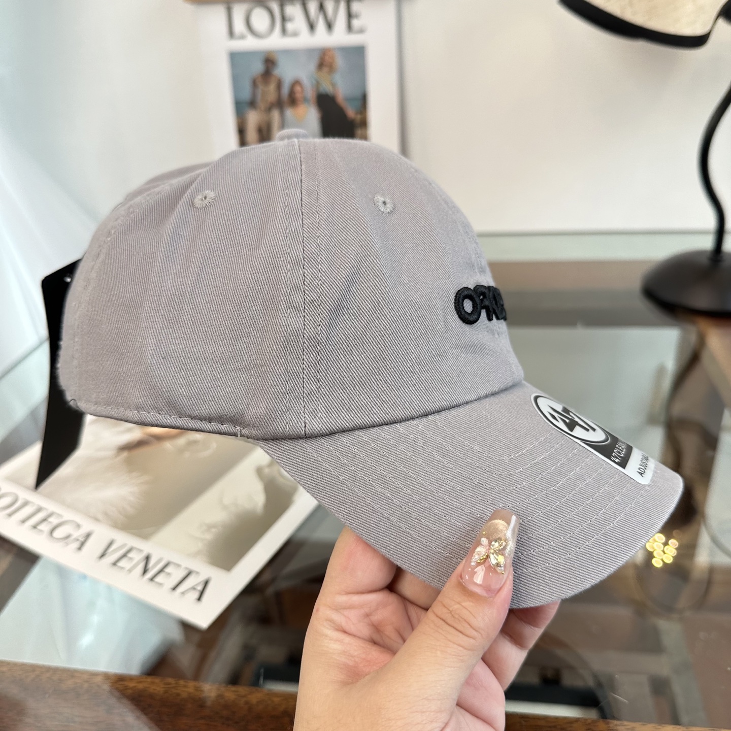 潮牌棒球帽 简单休闲风的棒球帽 减龄百搭 适配度很高！简单随性~出街拍照拗造型非常加分~男女同款 随意搭