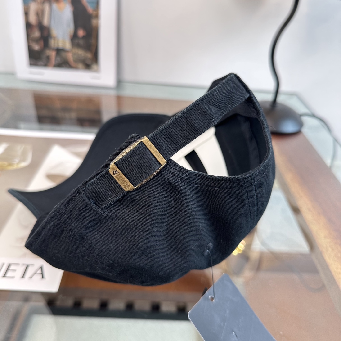 潮牌棒球帽 简单休闲风的棒球帽 减龄百搭 适配度很高！简单随性~出街拍照拗造型非常加分~男女同款 随意搭