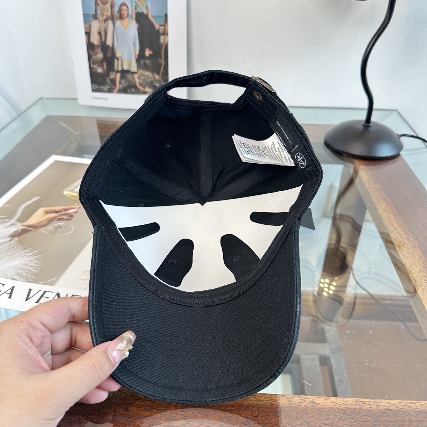 潮牌棒球帽 简单休闲风的棒球帽 减龄百搭 适配度很高！简单随性~出街拍照拗造型非常加分~男女同款 随意搭