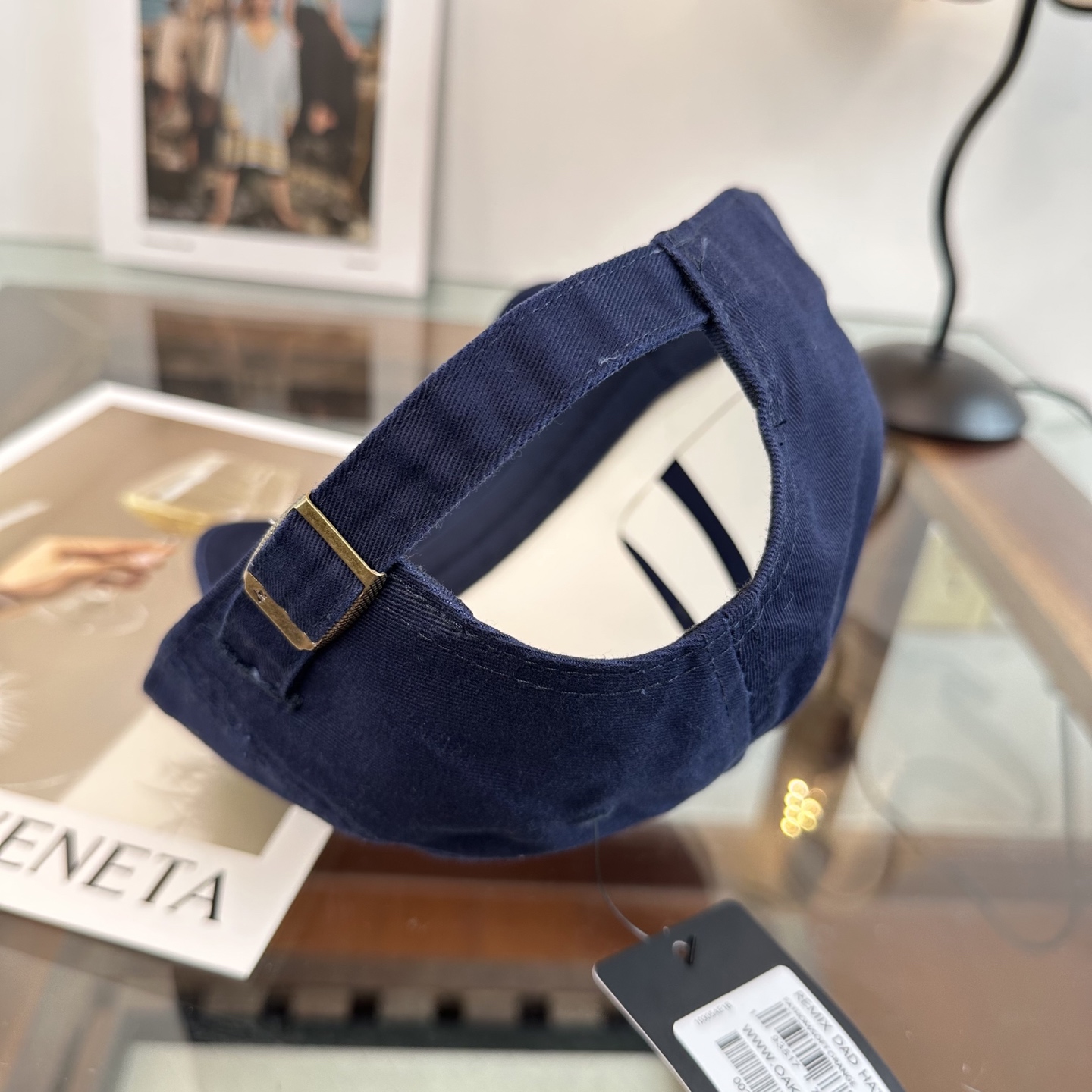 潮牌棒球帽 简单休闲风的棒球帽 减龄百搭 适配度很高！简单随性~出街拍照拗造型非常加分~男女同款 随意搭