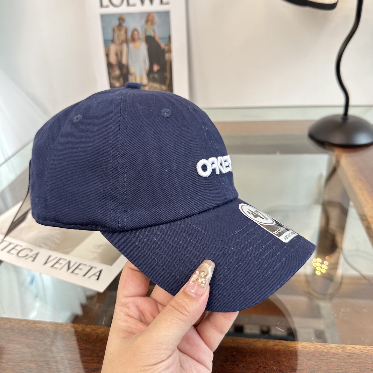 潮牌棒球帽 简单休闲风的棒球帽 减龄百搭 适配度很高！简单随性~出街拍照拗造型非常加分~男女同款 随意搭