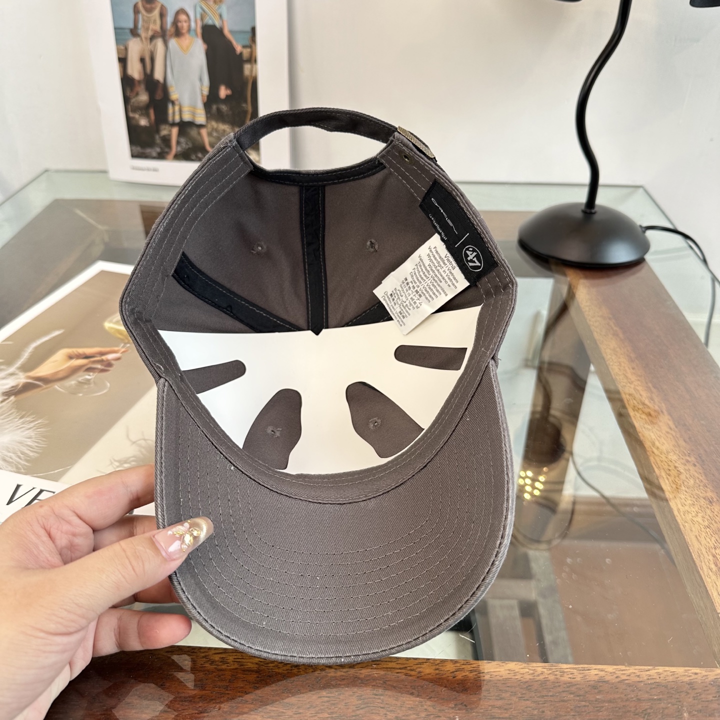 潮牌棒球帽 简单休闲风的棒球帽 减龄百搭 适配度很高！简单随性~出街拍照拗造型非常加分~男女同款 随意搭