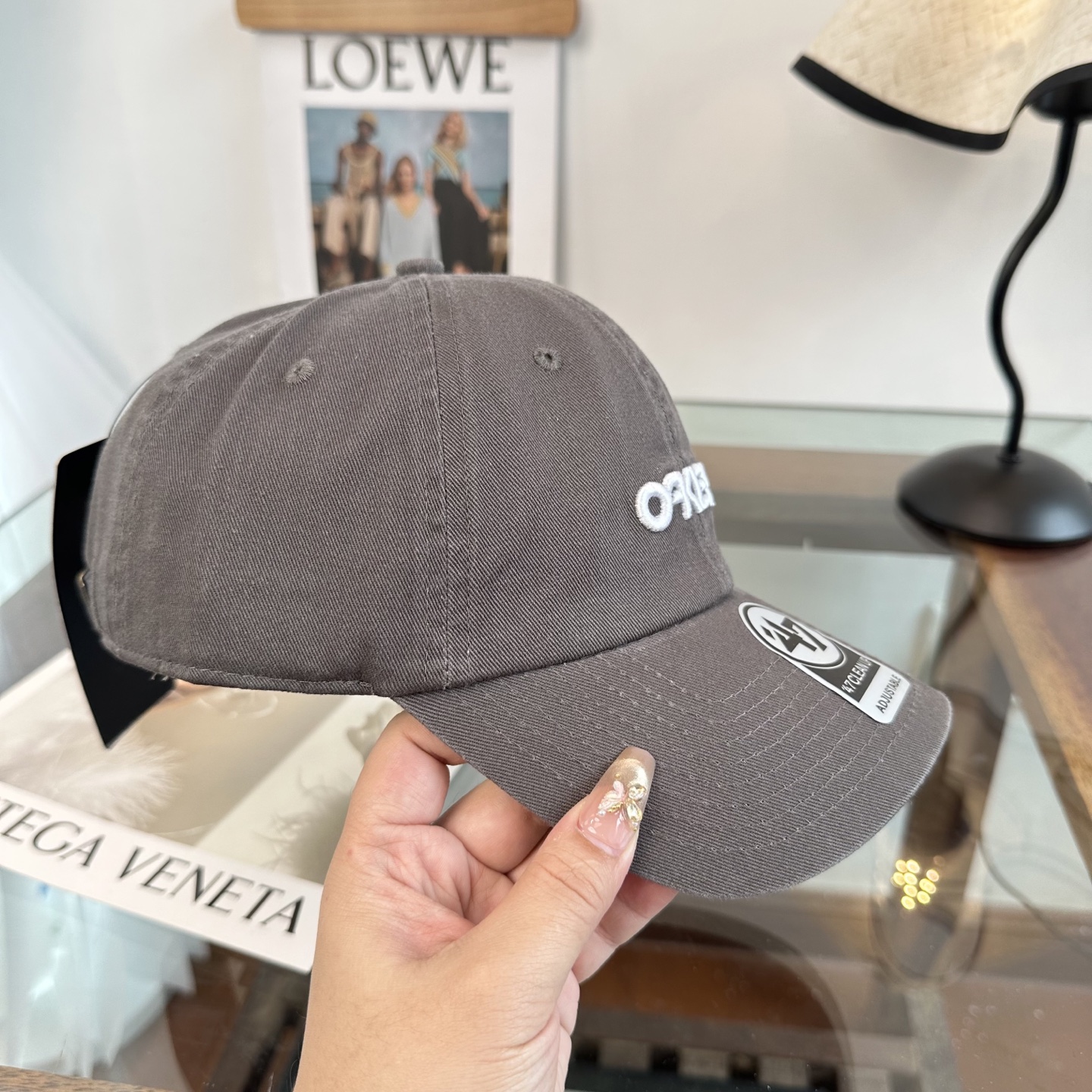 潮牌棒球帽 简单休闲风的棒球帽 减龄百搭 适配度很高！简单随性~出街拍照拗造型非常加分~男女同款 随意搭