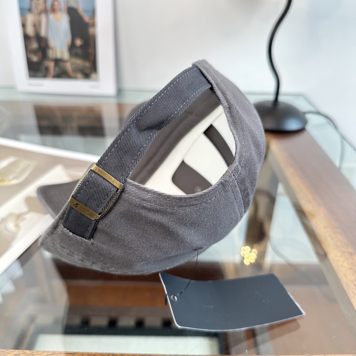 潮牌棒球帽 简单休闲风的棒球帽 减龄百搭 适配度很高！简单随性~出街拍照拗造型非常加分~男女同款 随意搭