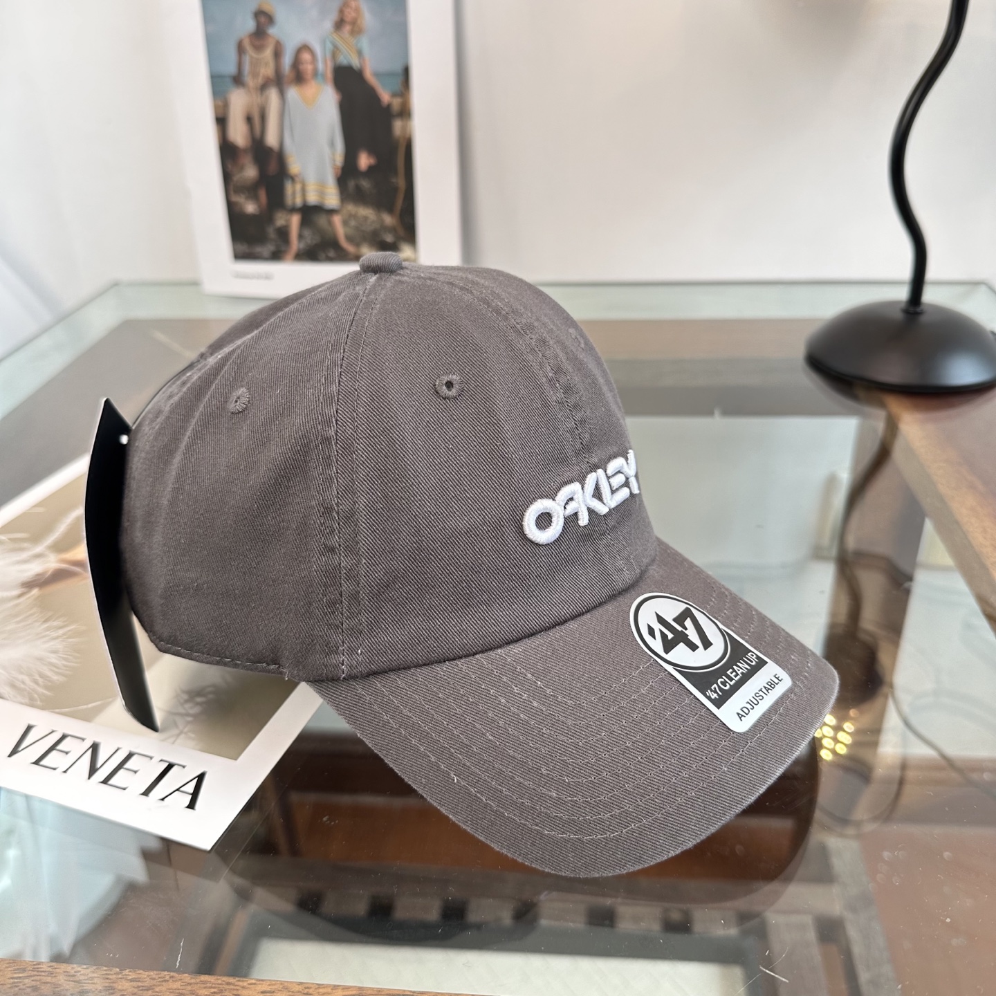 潮牌棒球帽 简单休闲风的棒球帽 减龄百搭 适配度很高！简单随性~出街拍照拗造型非常加分~男女同款 随意搭