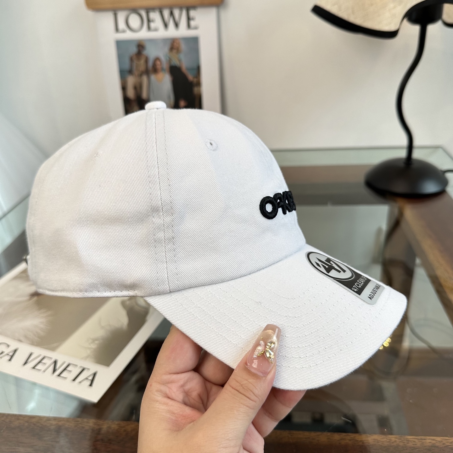 潮牌棒球帽 简单休闲风的棒球帽 减龄百搭 适配度很高！简单随性~出街拍照拗造型非常加分~男女同款 随意搭