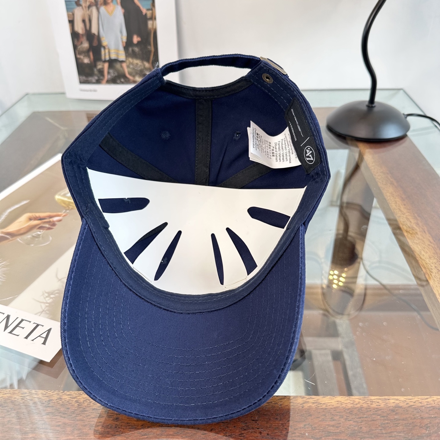 潮牌棒球帽 简单休闲风的棒球帽 减龄百搭 适配度很高！简单随性~出街拍照拗造型非常加分~男女同款 随意搭