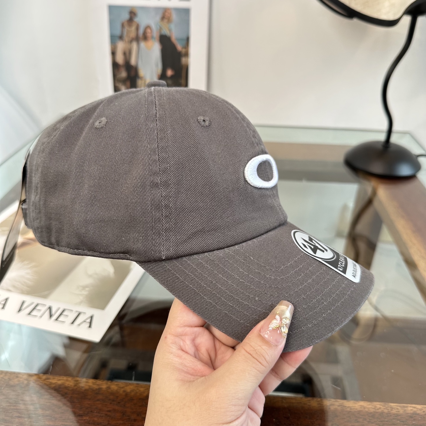 潮牌棒球帽 简单休闲风的棒球帽 减龄百搭 适配度很高！简单随性~出街拍照拗造型非常加分~男女同款 随意搭