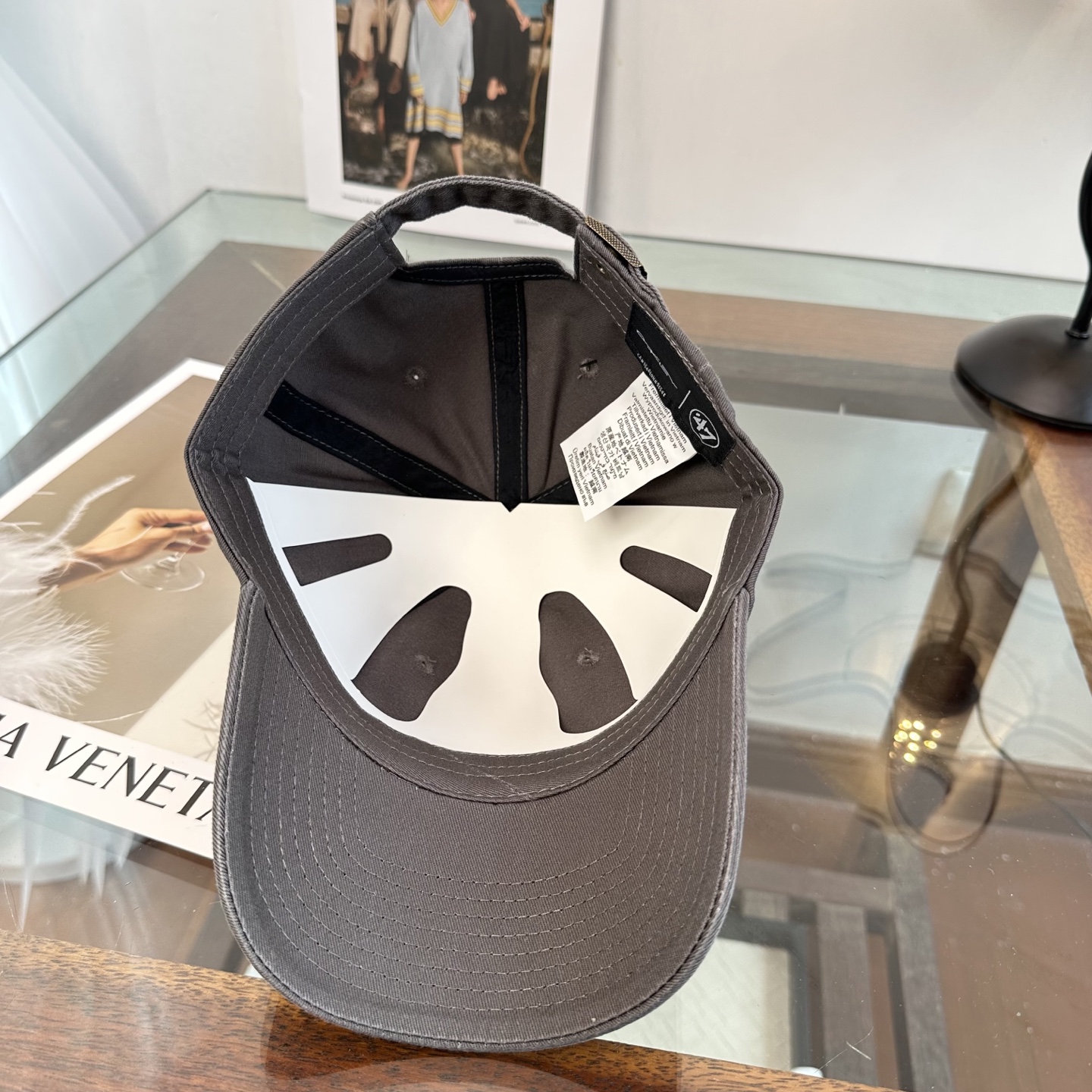 潮牌棒球帽 简单休闲风的棒球帽 减龄百搭 适配度很高！简单随性~出街拍照拗造型非常加分~男女同款 随意搭