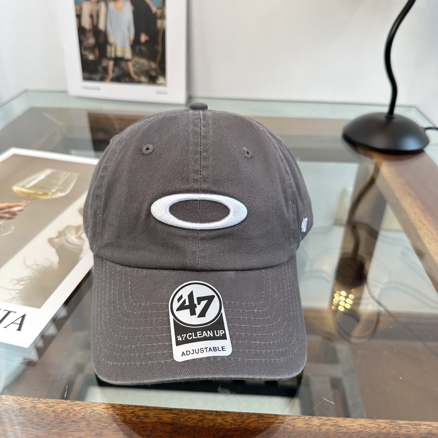 潮牌棒球帽 简单休闲风的棒球帽 减龄百搭 适配度很高！简单随性~出街拍照拗造型非常加分~男女同款 随意搭